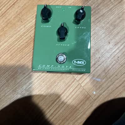 ギター T-REX COMP NOVA → T-REX EFFECTS ← Pedals for guitar and bass players!