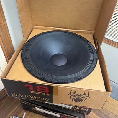 Peavey 560490 1801-8 Black Widow 18" Replacement Subwoofer Bracket 2010s - Black image 3