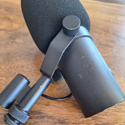 Shure SM7B Cardioid Dynamic Microphone & Cloud Lifter Bundle image 3