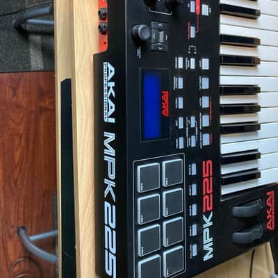 Akai MPK225 2014 - Present - Black