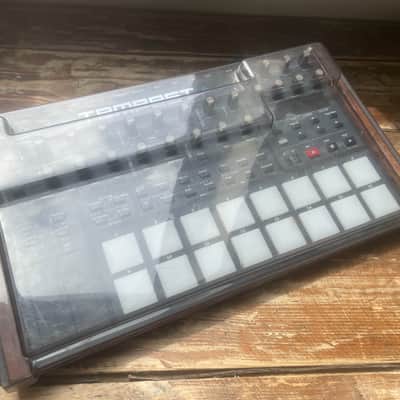 Dave Smith Instruments Tempest 6-Voice Drum Machine 2011 - 2018 - Black with Wood Sides image 7