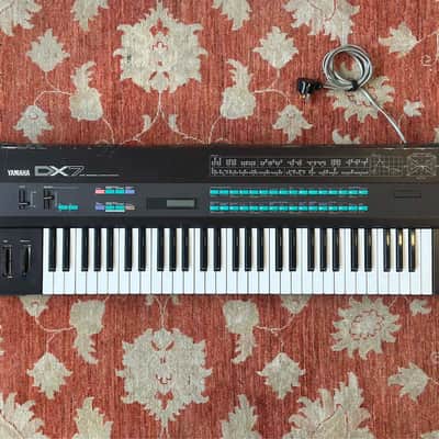YAMAHA DX7 Digital Programmable Algorithm Synthesiser