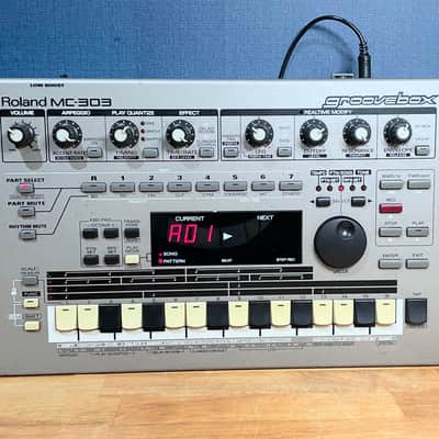 Roland MC-303 Groovebox - Silver
