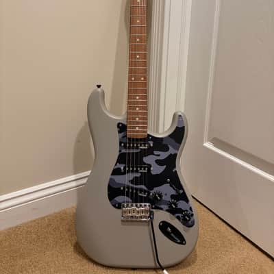 Unbranded Strat-style electric guitar - Matte gray image 1