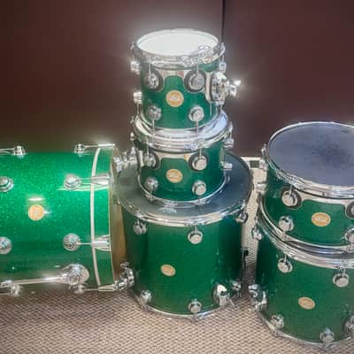 DW Collector Series 2019 - Green Glass image 2