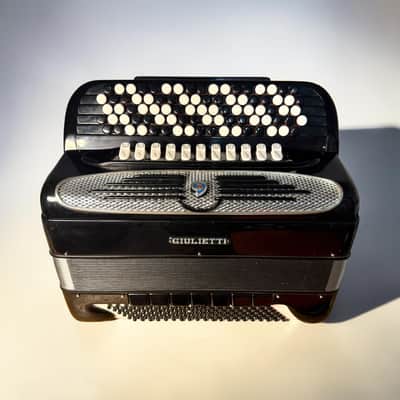 Button accordion GIULIETTI CLASSIC 127 C, Four voices, cassotto image 2