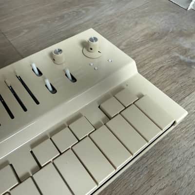 Vongon Replay 28-Key Digital Synthesizer 2024 - Present - Beige image 8