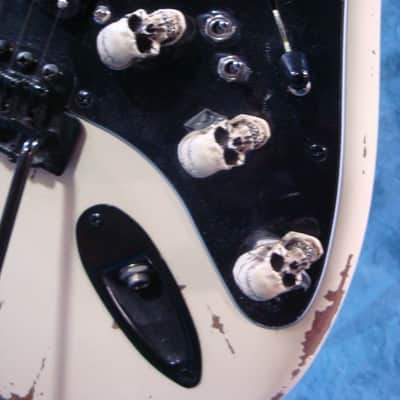 Custom Strat Nitro White Relic "Stars & Skull" 2018 image 9