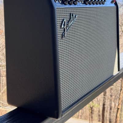 Fender ’65 Deluxe Reverb Reissue 22-Watt 1x12 Tube Combo 2004 - Black with silver tolex image 5