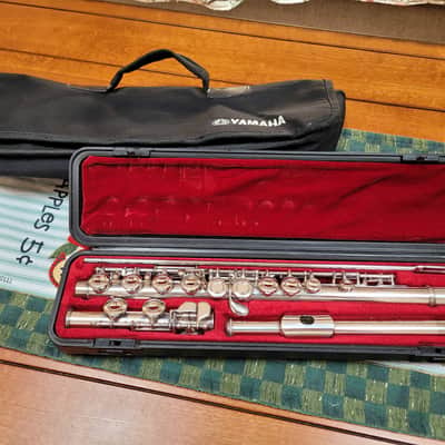 Yamaha YFL-211S-(closed hole)-Flute-2026 - Silver Plated- Pristine image 2