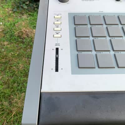 Akai MPC60 Integrated MIDI Sequencer and Drum Sampler 1988 - 1991 - Grey image 4