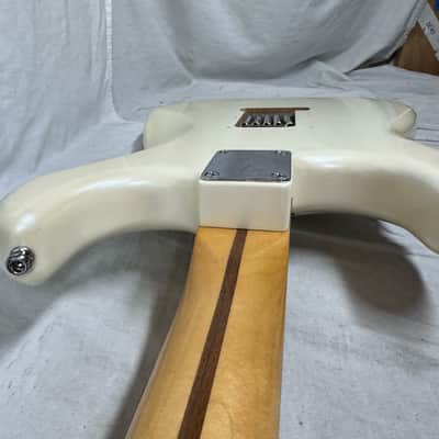 Fender Player Plus Stratocaster Guitar 2022 - Olympic Pearl / Maple neck image 23