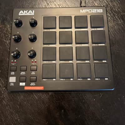 Akai MPD218 2015 - Present - Black image 3