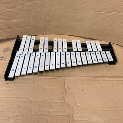 Pearl Xylophone Kit w/Carrying Case, Stand & Practice Pad with Sticks and Mallets image 2