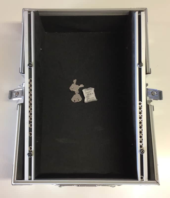 Roadinger Flight Case with rack support image 1