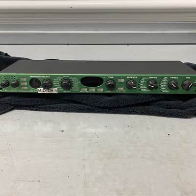 Line 6 Rack mount Echo Pro 2004 - Green | Reverb
