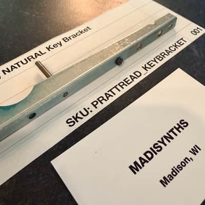 Immagine ORIGINAL Pratt Read Replacement NATURAL Key Bracket (J-Wire Keybeds) for ARP 2500/2600, Moog Minimoog, Oberheim OBX/OBXa/OB8, Sequential Prophet-5/10, PPG Wave 2.2 and more - 4
