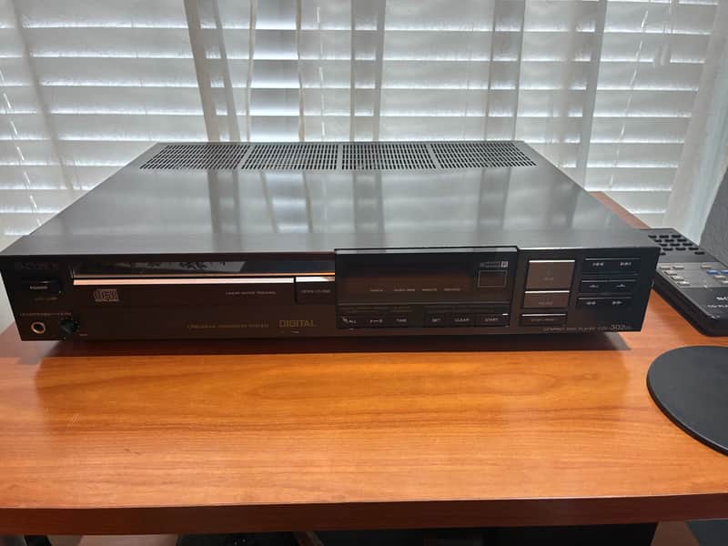 Sony Cdp-302es CD Player. Elevated Series. With REMOTE! See Video. image 1