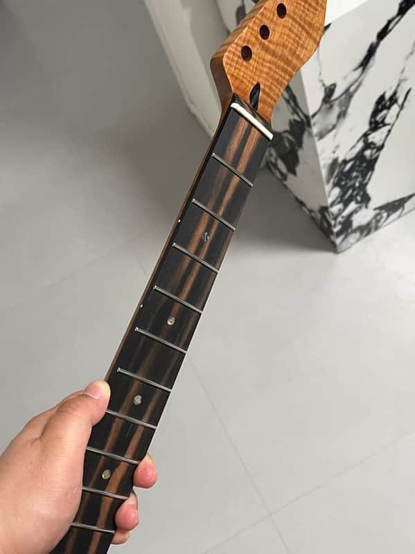 1 round-end stainless steel AAAA 22frets roasted flame Maple 22fret Roasted flame Maple Electric guitar neck Ebony fingerboard。 image 1