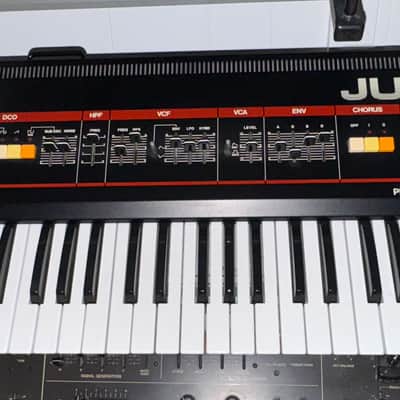 Roland Juno-60 61-Key Polyphonic Synthesizer 1982 - 1984 - Black