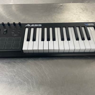 Alesis V25 25-key USB MIDI Controller with Beat Pads 2017 - 2022 - Black image 2
