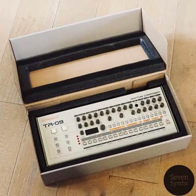 Roland TR-09 Rhythm Composer / OG box / firmware updated / decksaver