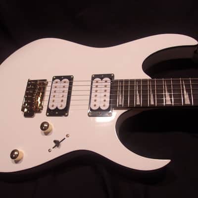 Ibanez Gio - white with gold hardware image 1