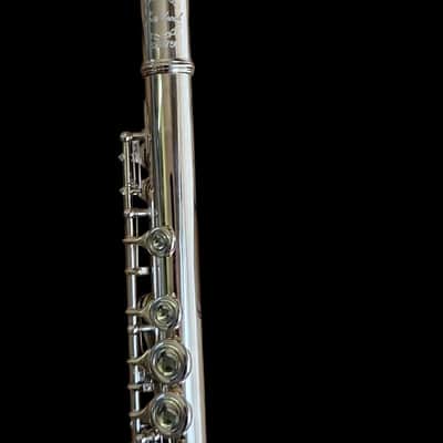 SILVER INTERMEDIATE/STUDENT CONCERT BAND FLUTE-ENGRAVED image 5