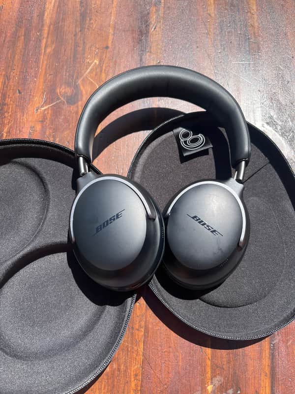 Bose QuietComfort Headphones - world-class wireless noise cancellation (Black) image 1