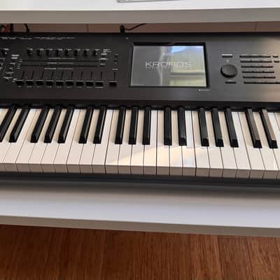 Korg Kronos X Music Workstation 88 Keys 2010s - Black  - With Gator GK-88 Lightweight 88-Note Keyboard Case with Wheels image 2