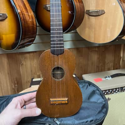 Martin Style 0 Soprano Mahogany Ukulele 1930's- 1940's  One repaired crack w/soft bag image 2