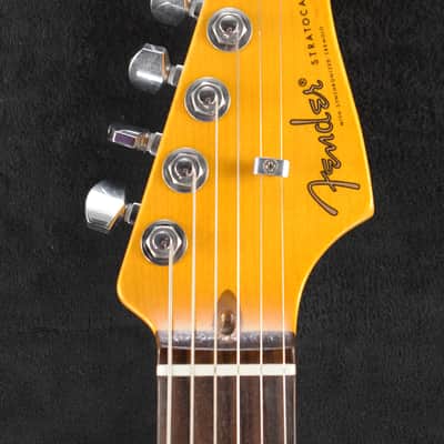 Fender American Ultra Luxe Vintage '60s Stratocaster Rosewood Fingerboard Ice Blue Metallic image 3