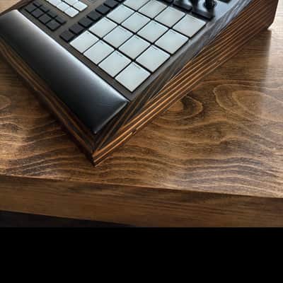 Native Instruments Maschine Plus 2020 - Present - Black image 2