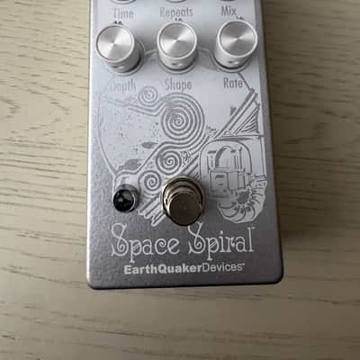 EarthQuaker Devices Space Spiral Modulated Delay Device | Reverb
