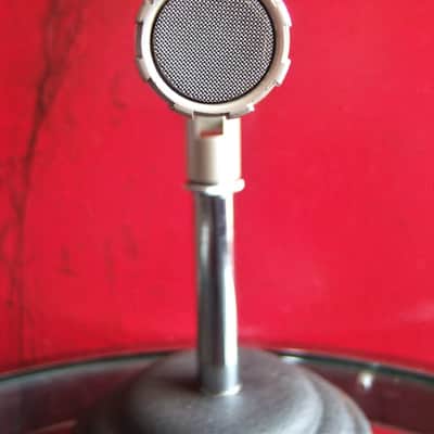 Vintage 1980's Shure SM60 dynamic microphone Silver w clip and pouch image 4