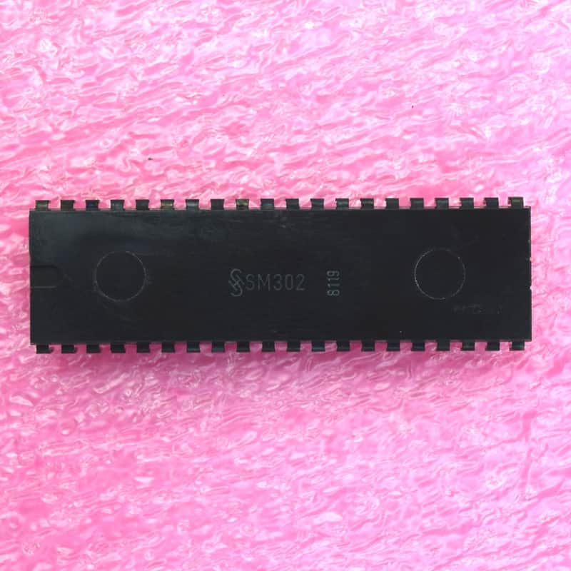 SM302 IC chip used as Tone Generator for Keyboards, Electronic Organs and Synthesizers. DIP40 image 1