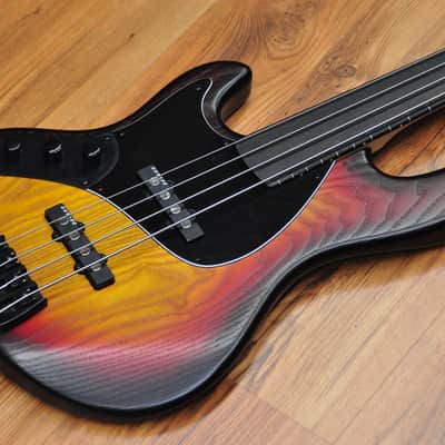 Sandberg California TT4 Fretless Left handed 3 Color Sunburst image 5