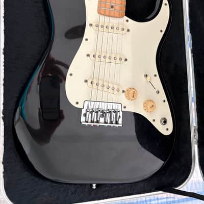Fender Stratocaster 1983 - Black with Maple fretboard image 14