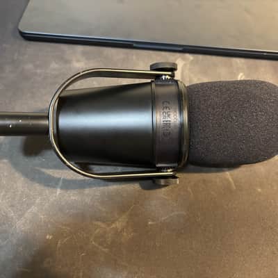Shure MV7X Cardioid Dynamic Podcast Microphone 2020 - Present - Black image 4