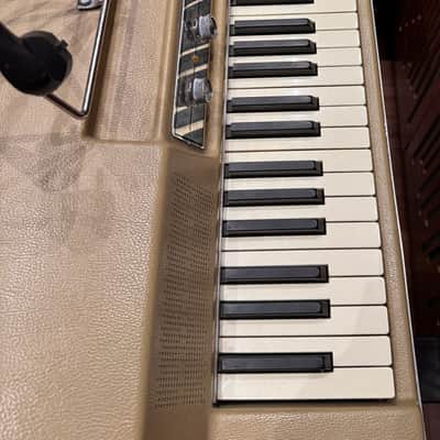 Wurlitzer 200 with 206 Cabinet (original 70s) - Cream image 8