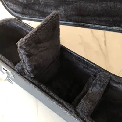 Lindo Hard Case Acoustic / Classical / Electro Guitar | Lockable | Plush-Lined | Inside Storage Pocket - Black Faux Leather / Tolex image 3