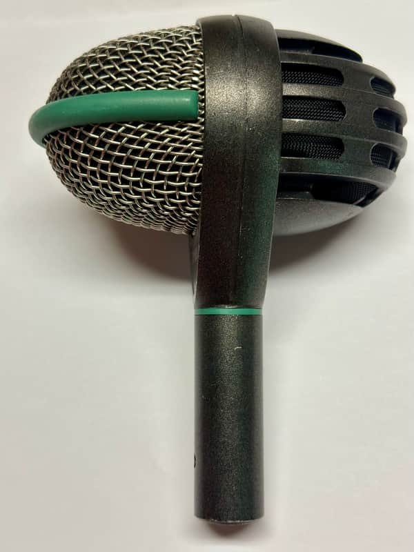 AKG D112 Large Diaphragm Dynamic Bass Drum Microphone | Reverb
