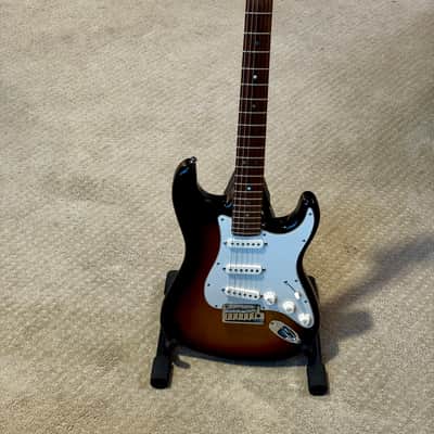 2004 Fender 50th Anniversary American Deluxe Stratocaster 2004 - Sunburst image 2