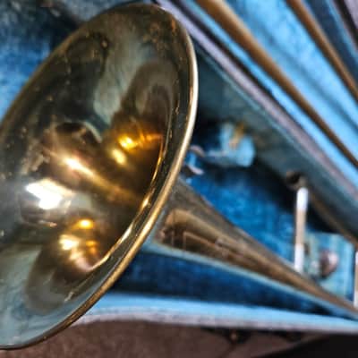 Holton TR602 Trombone with mouthpiece and case, USA. Good condition image 5