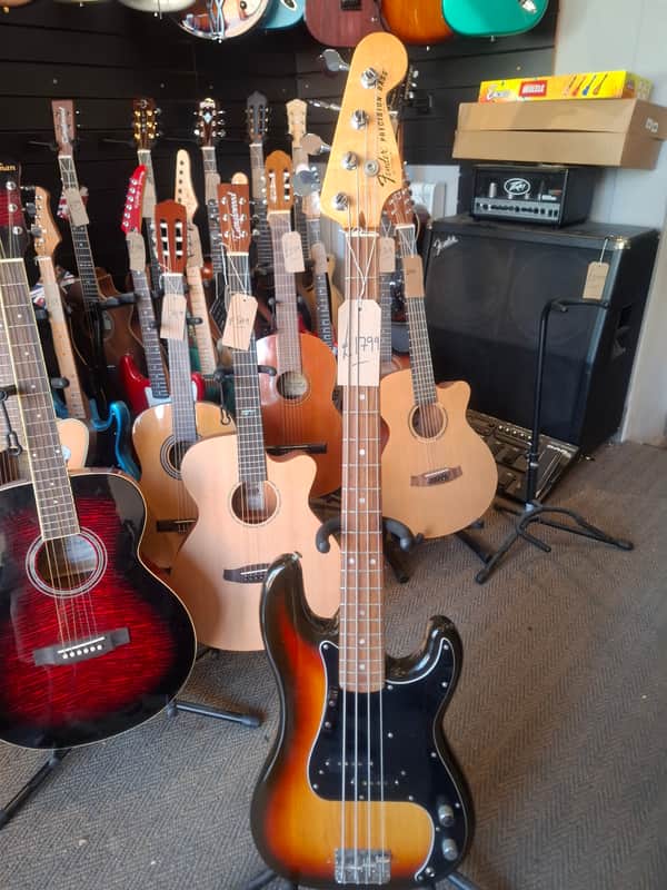 Fender Precision Bass with Rosewood Fretboard 1970 - 1983 - Sunburst image 1