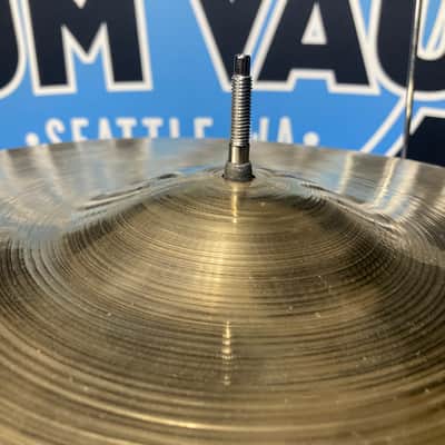 Zildjian - 18" Avedis Ride Cymbal 1920g 1970's image 3