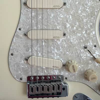 Fender American Special Stratocaster with Maple Fretboard 2015 - 2018 - Olympic White image 2