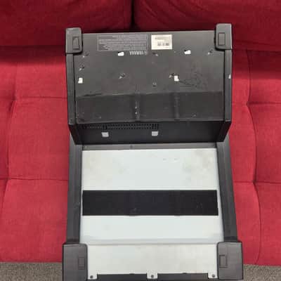Yamaha MGP12X 12 Channel Analog Mixing Console  - Black image 13
