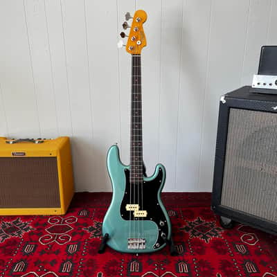 Mojo Dojo – Faded Sherwood Green Metallic Precision Bass – AV II Neck – DiMarzio Model P – American Classic Body – Pro Setup – Great Player image 2