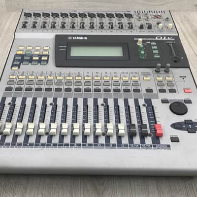 Yamaha 01V Mixer digitale image 2
